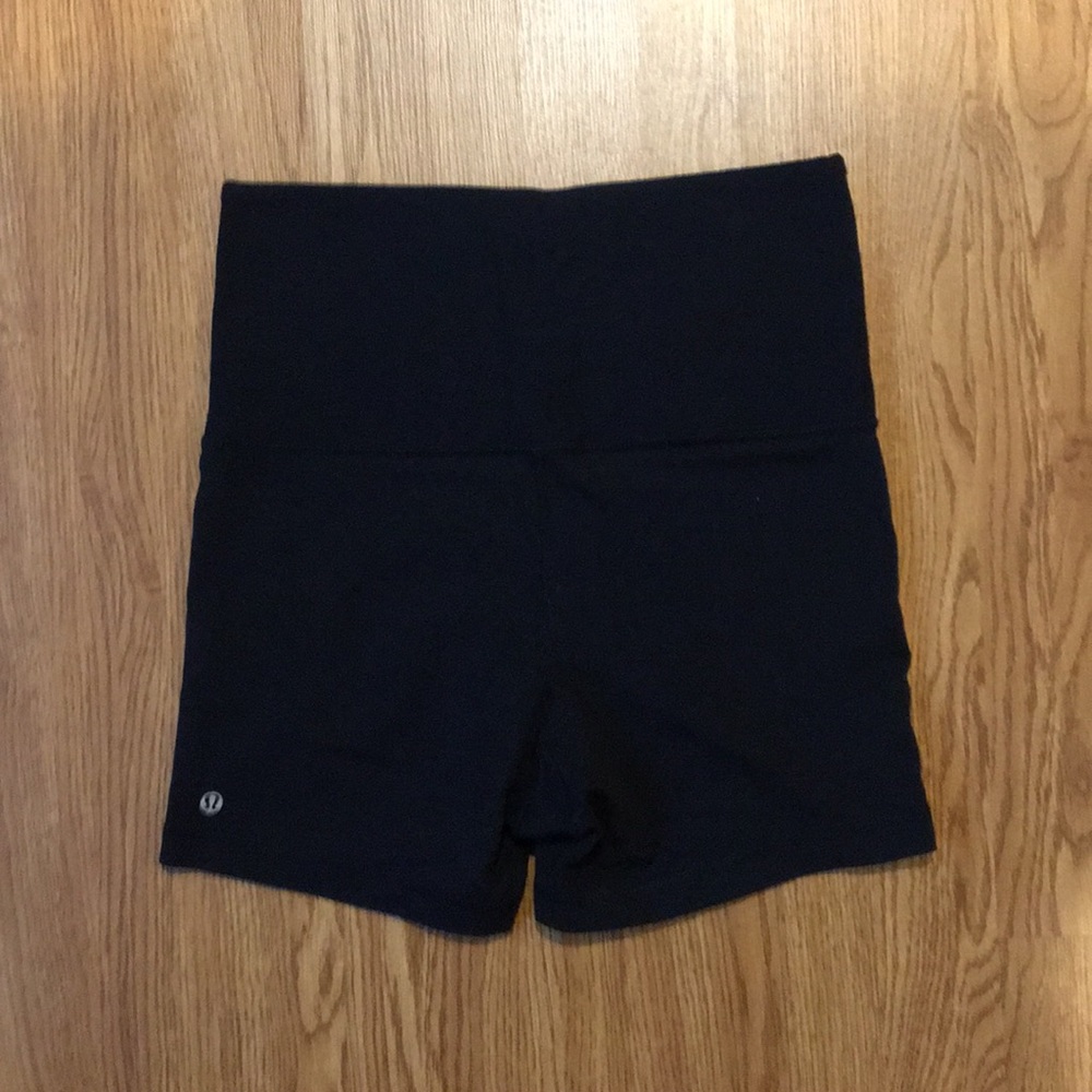 Black high waisted lululemon yoga shorts